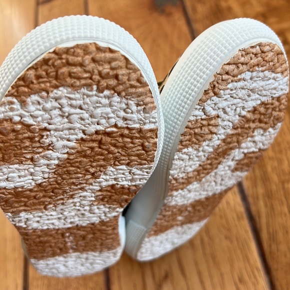 Brand New & Never Worn - Girls Supergas - Picture 4 of 6